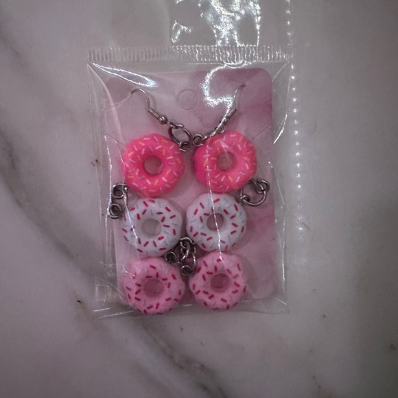Beautiful Wednesdays we were pink, doughnut, dessert, dangled earrings handmade) - Picture 6 of 7
